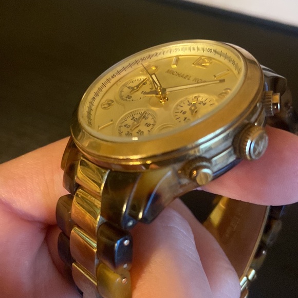 Tortoise shell Michael Kors watch - Picture 4 of 4